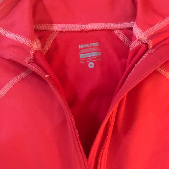 Nike Pro like new! - Picture 6 of 8